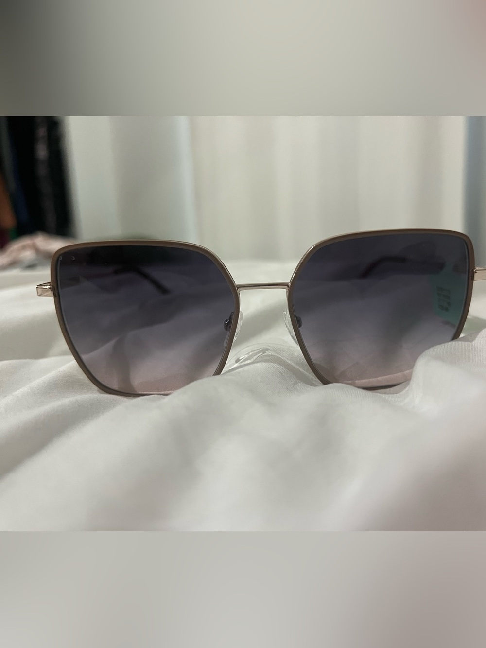 Calvin Klein NWT  CK25111S Rose gold oval sunglasses